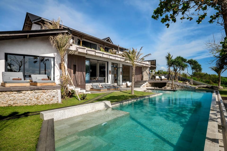 Property building, Garden, Swimming pool, sunbed