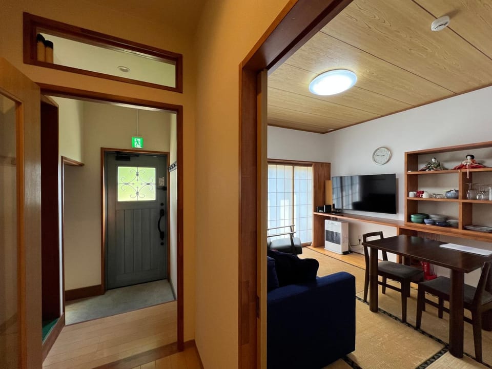 TV and multimedia, Living room, Seating area, Dining area, Evening entertainment