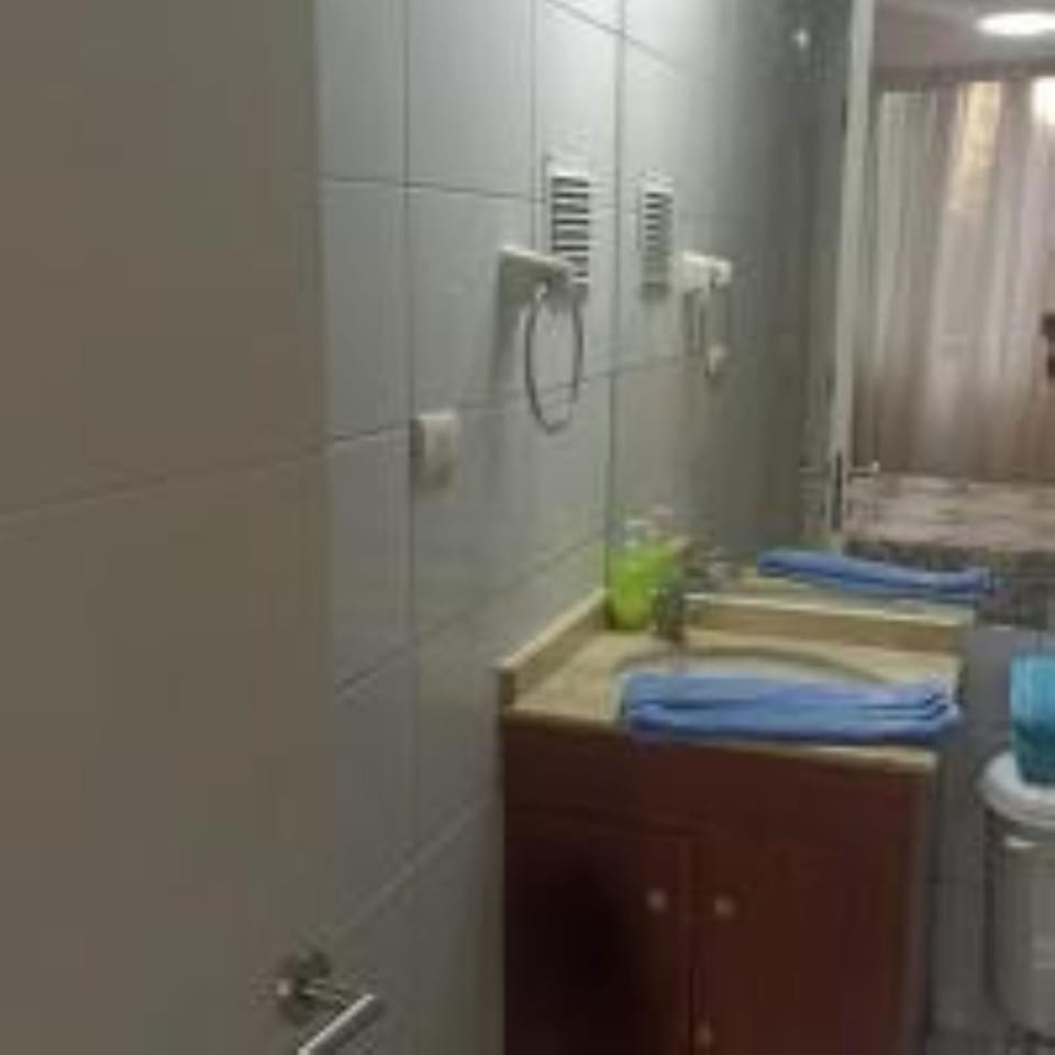 Shower, Bathroom, towels