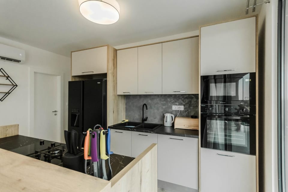 Coffee/tea facilities, Kitchen or kitchenette, dishwasher, minibar, pet friendly, stove
