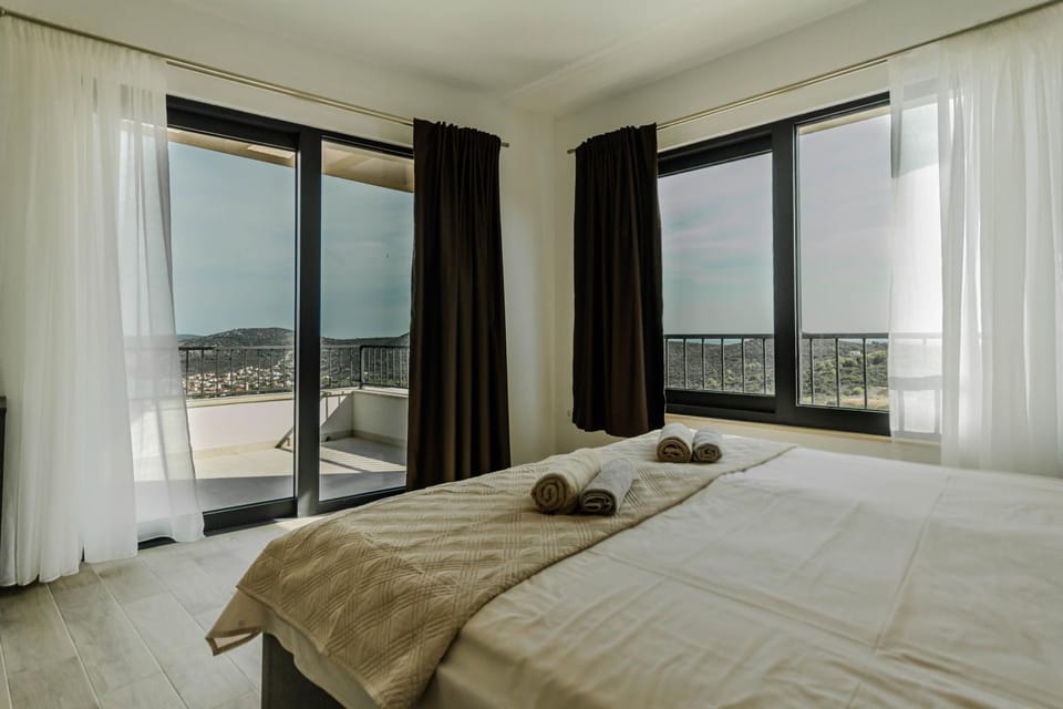 Bed, Natural landscape, View (from property/room), Balcony/Terrace, Photo of the whole room, Bedroom, towels