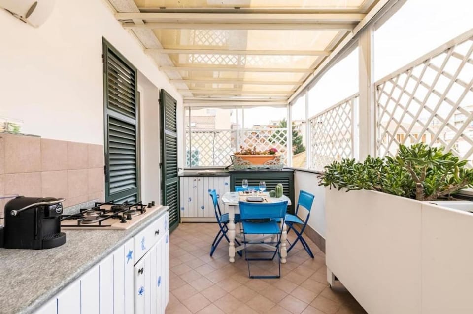 Coffee/tea facilities, View (from property/room), Balcony/Terrace, Kitchen or kitchenette, Dining area