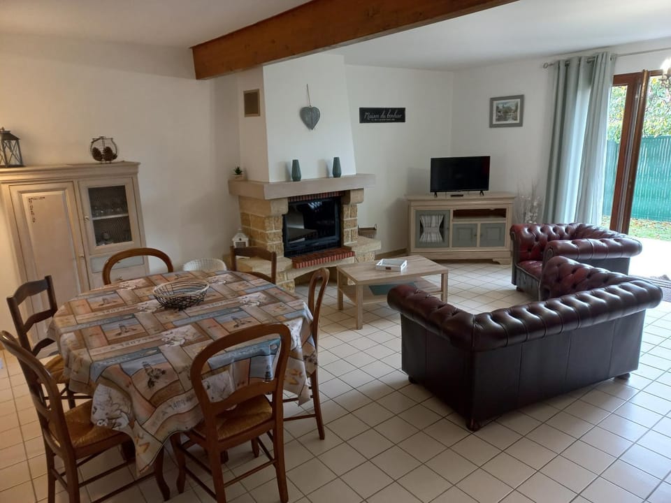 Gîte des bords de l Eure 4 chambres 2 SDB et parking House in Centre-Val de Loire