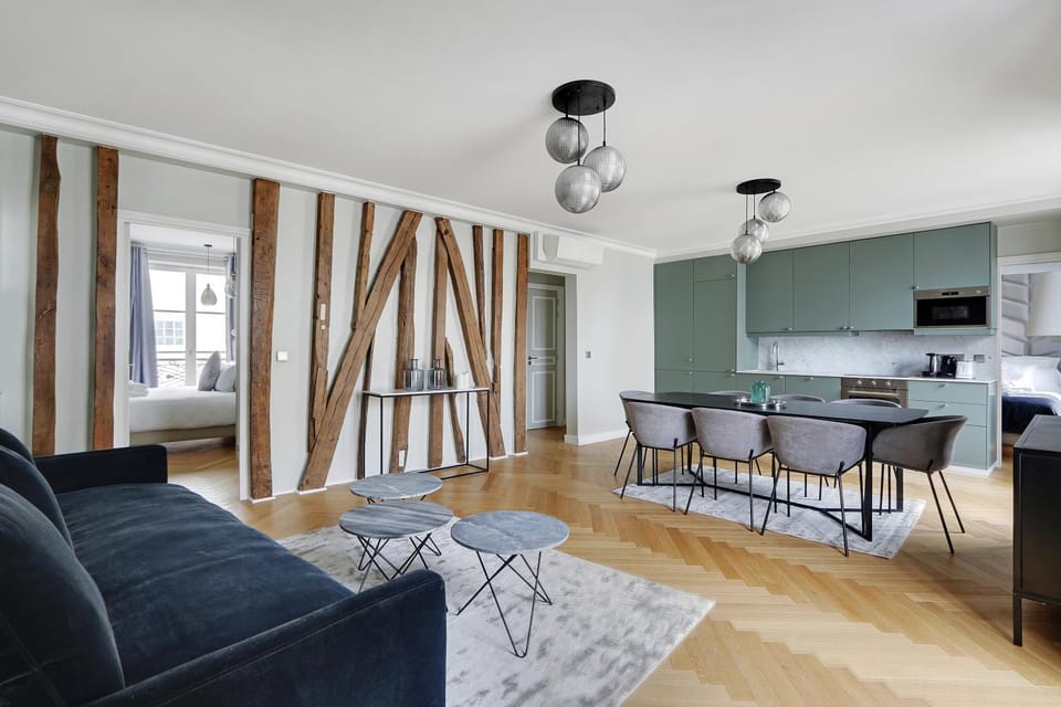 Kitchen or kitchenette, Living room, Seating area, Dining area