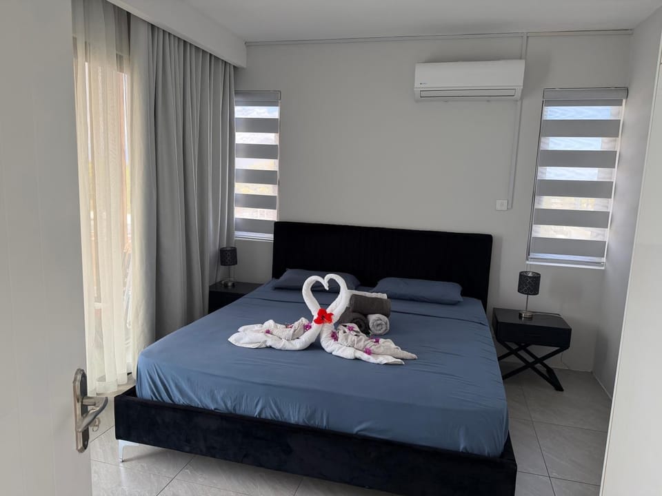 Top-Floor Modern 3BD Penthouse with Beautiful Mountain View Terrace - 5 min Walk to Beach Apartment in Flic en Flac