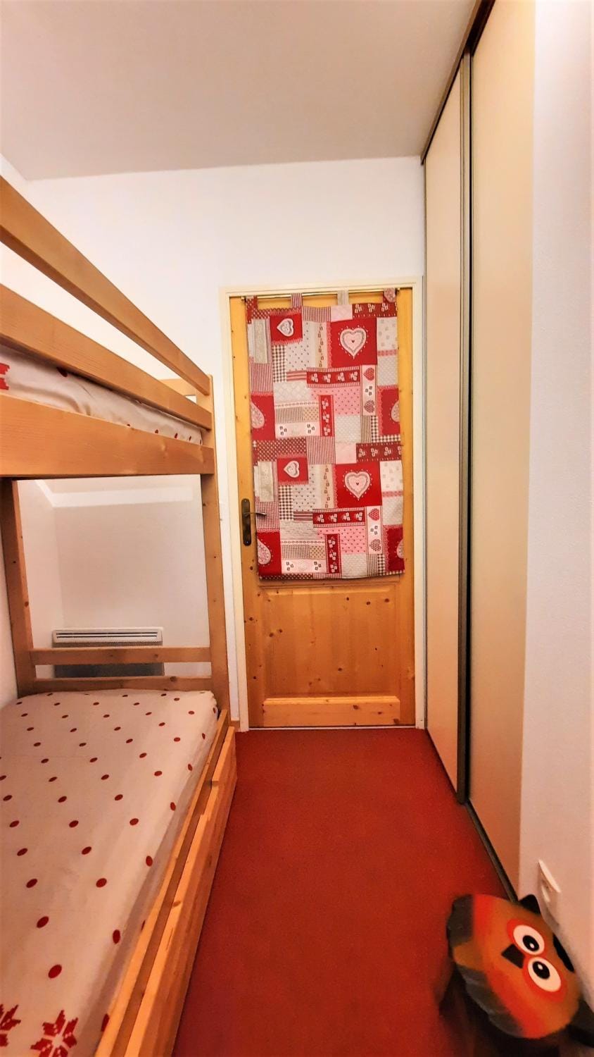 Bedroom, bunk bed, storage