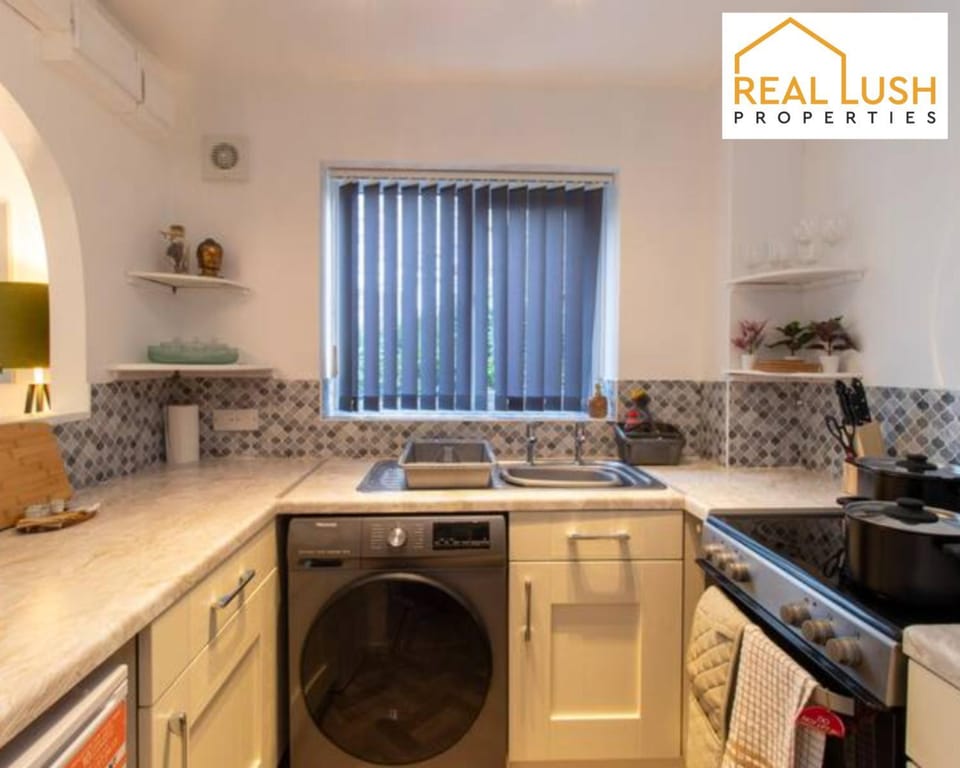 Kitchen or kitchenette, dishwasher, minibar, pet friendly, stove, washing machine, dryer