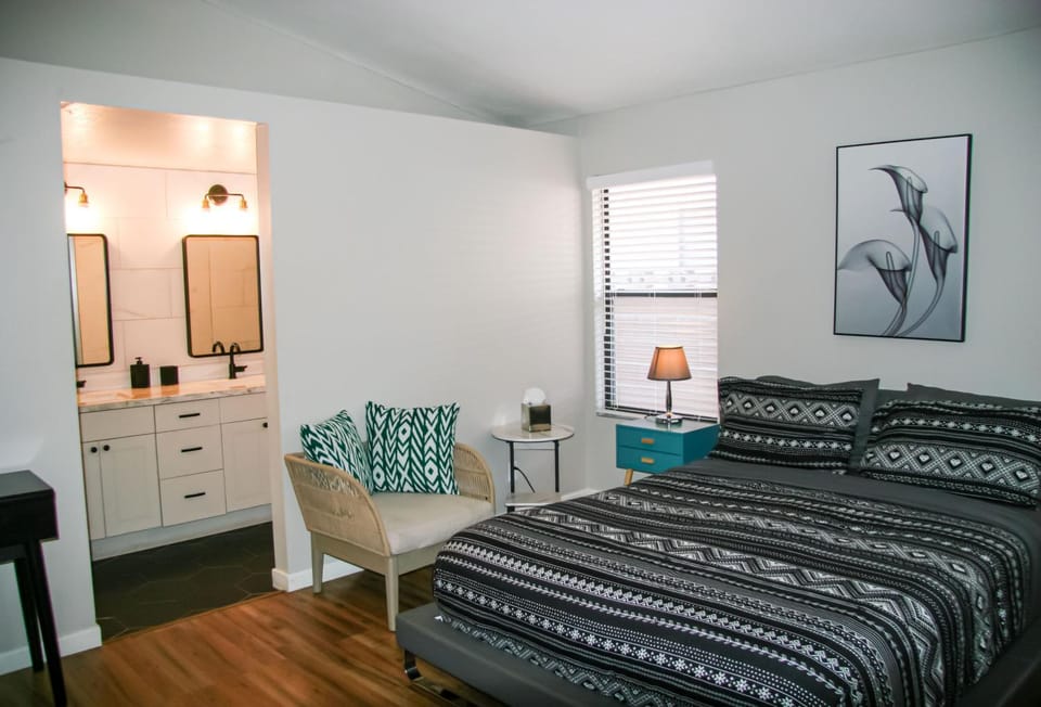 Photo of the whole room, Bedroom
