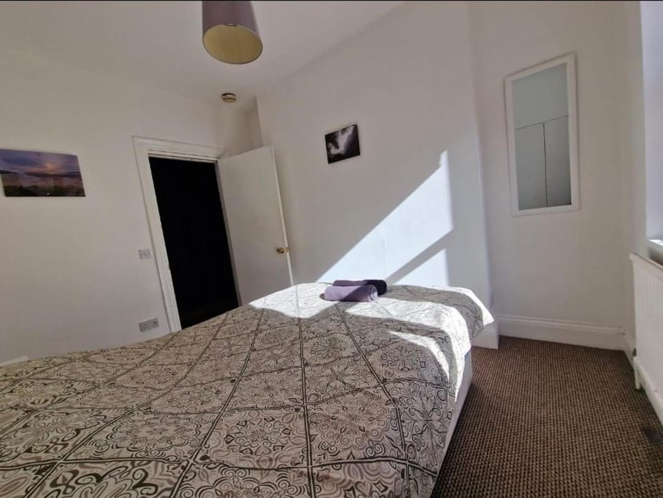 Bright Double Bedroom in King's Cross St Pancras Eurostar Vacation rental in London Borough of Islington