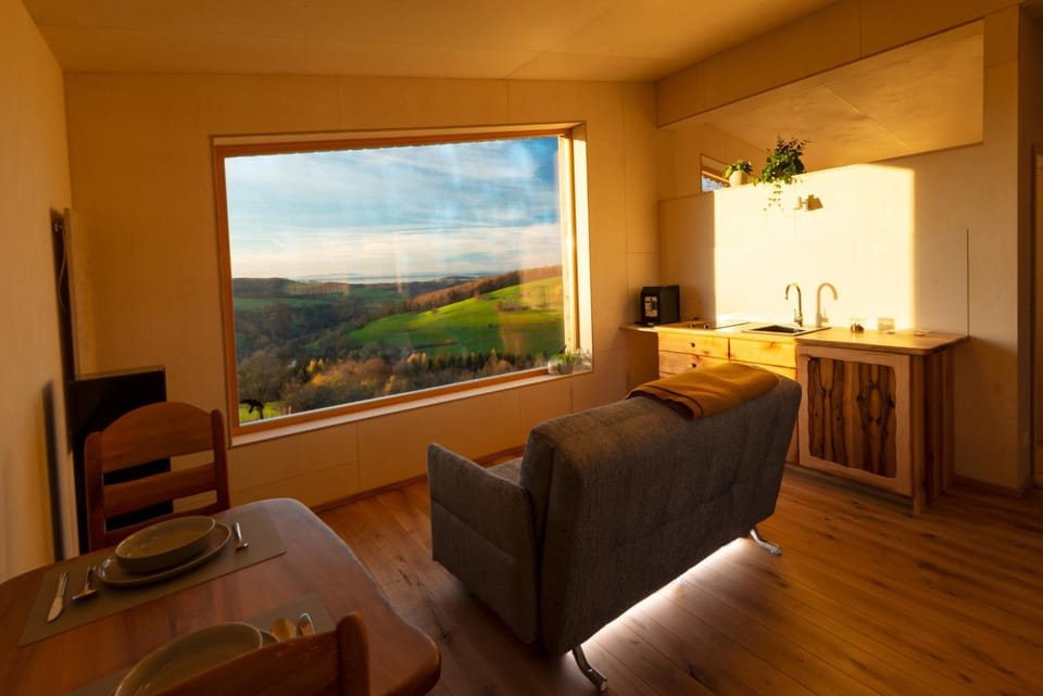 Natural landscape, Kitchen or kitchenette, Living room, Seating area, Dining area, Mountain view