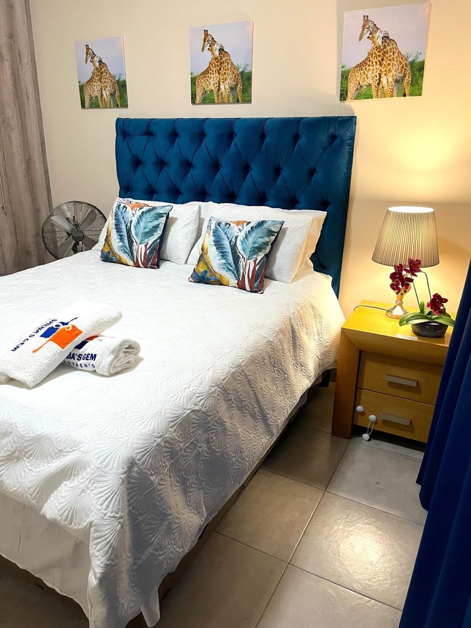 Bed, towels