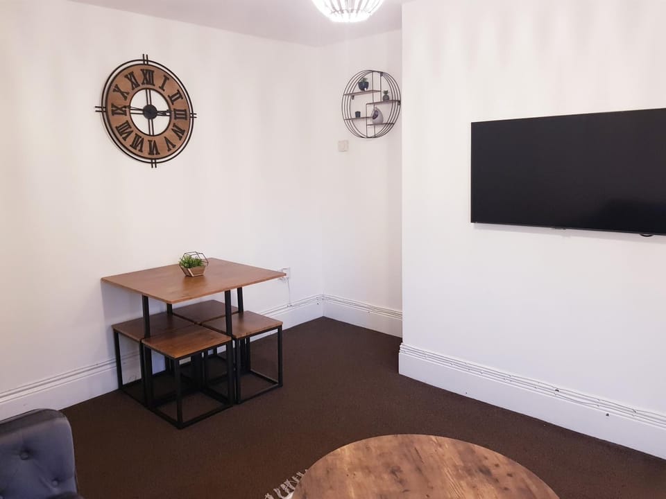 TV and multimedia, Living room, Dining area
