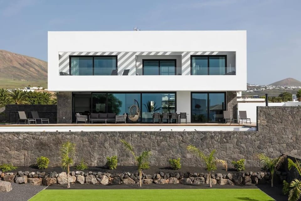 BAMANIJA by Buenavilla Villa in Puerto Calero