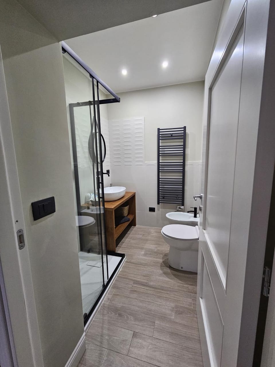 Shower, Toilet, Bathroom, bidet, towels