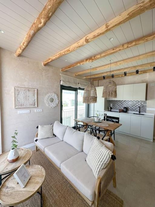 Kitchen or kitchenette, Living room, Seating area, Dining area, pet friendly, stove