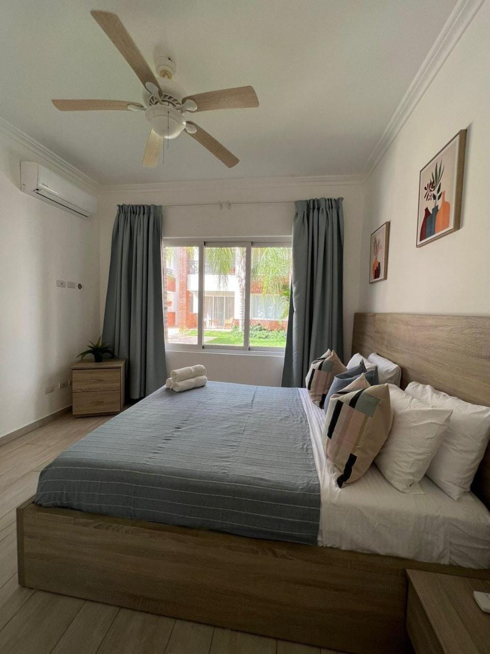 Bed, Bedroom, fireplace