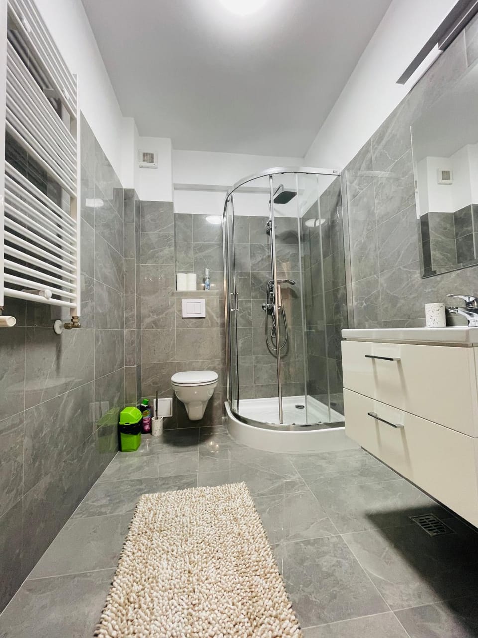 Shower, Toilet, Bathroom, towels