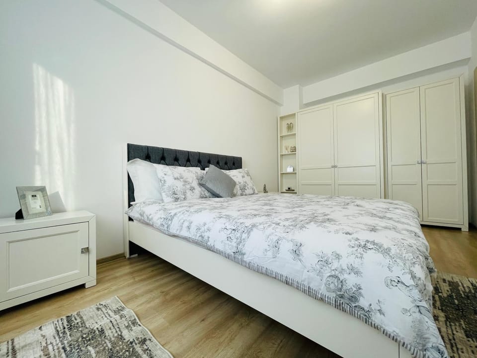 Bed, Photo of the whole room, Bedroom, wardrobe