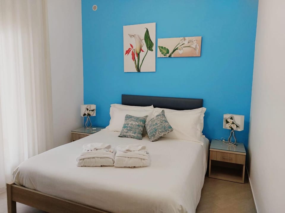 Balcony/Terrace, Animals, Bedroom, bidet, furniture, heating, internet, locker, locker, room service, towels, washing machine