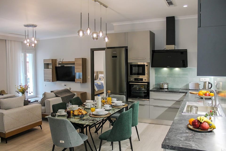 Kitchen or kitchenette, Living room, Seating area, Dining area
