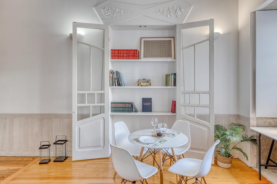 Seating area, Dining area