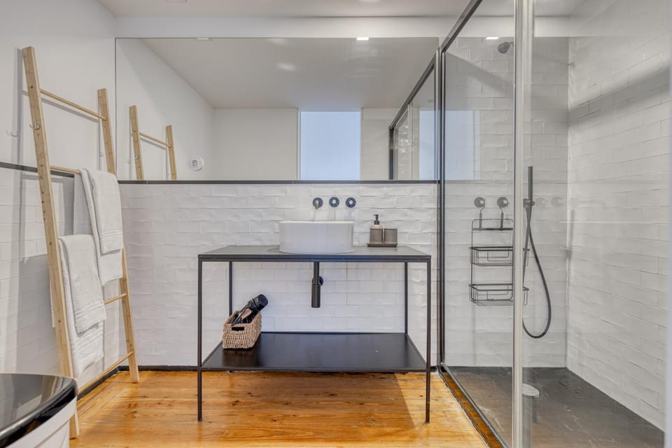 Shower, Bathroom, hair dryier, towels