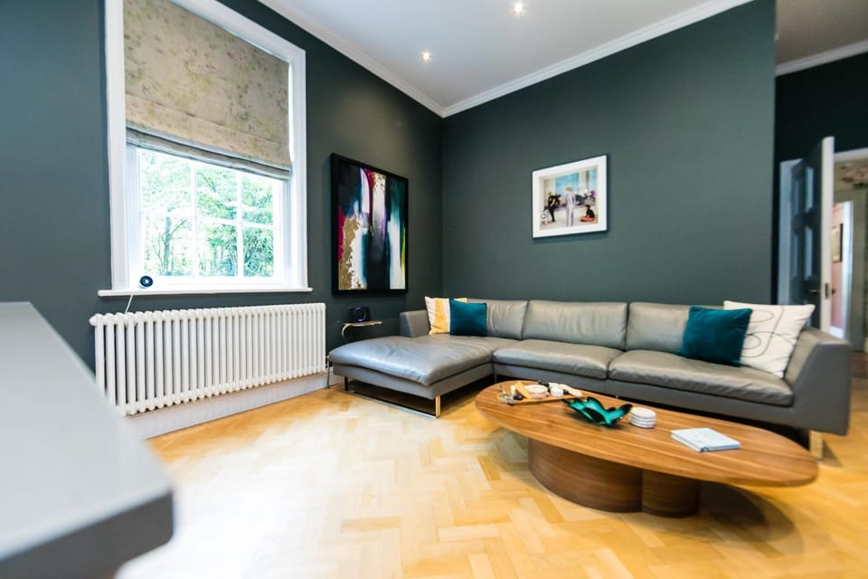 Living room, Seating area, internet
