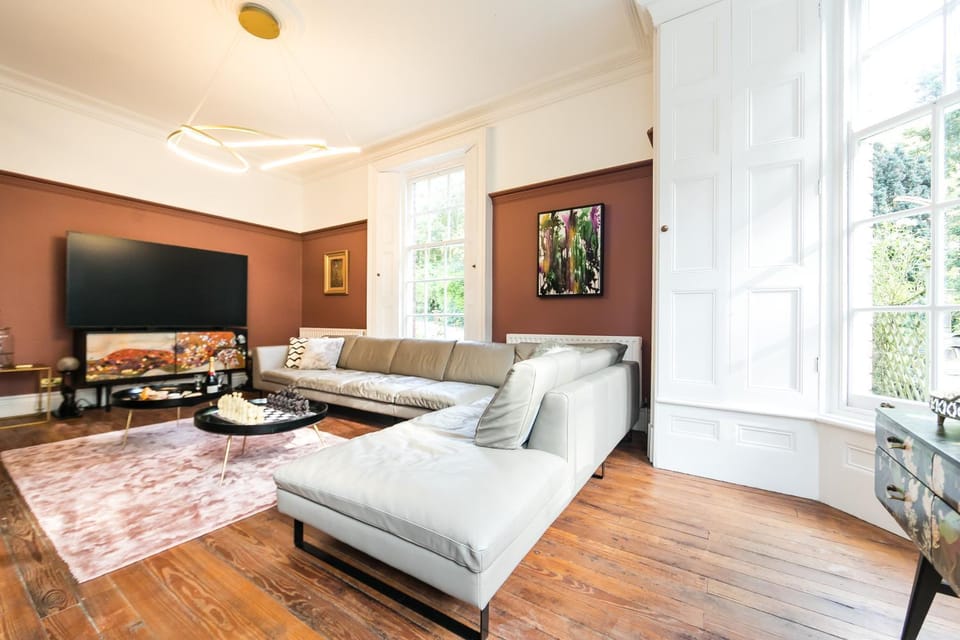 Communal lounge/ TV room, TV and multimedia, Seating area, Evening entertainment