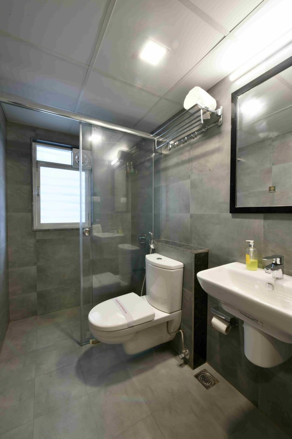 Shower, Toilet, Bathroom, Bedroom, towels