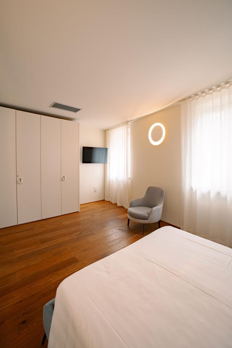 Bed, TV and multimedia, Bedroom, wardrobe