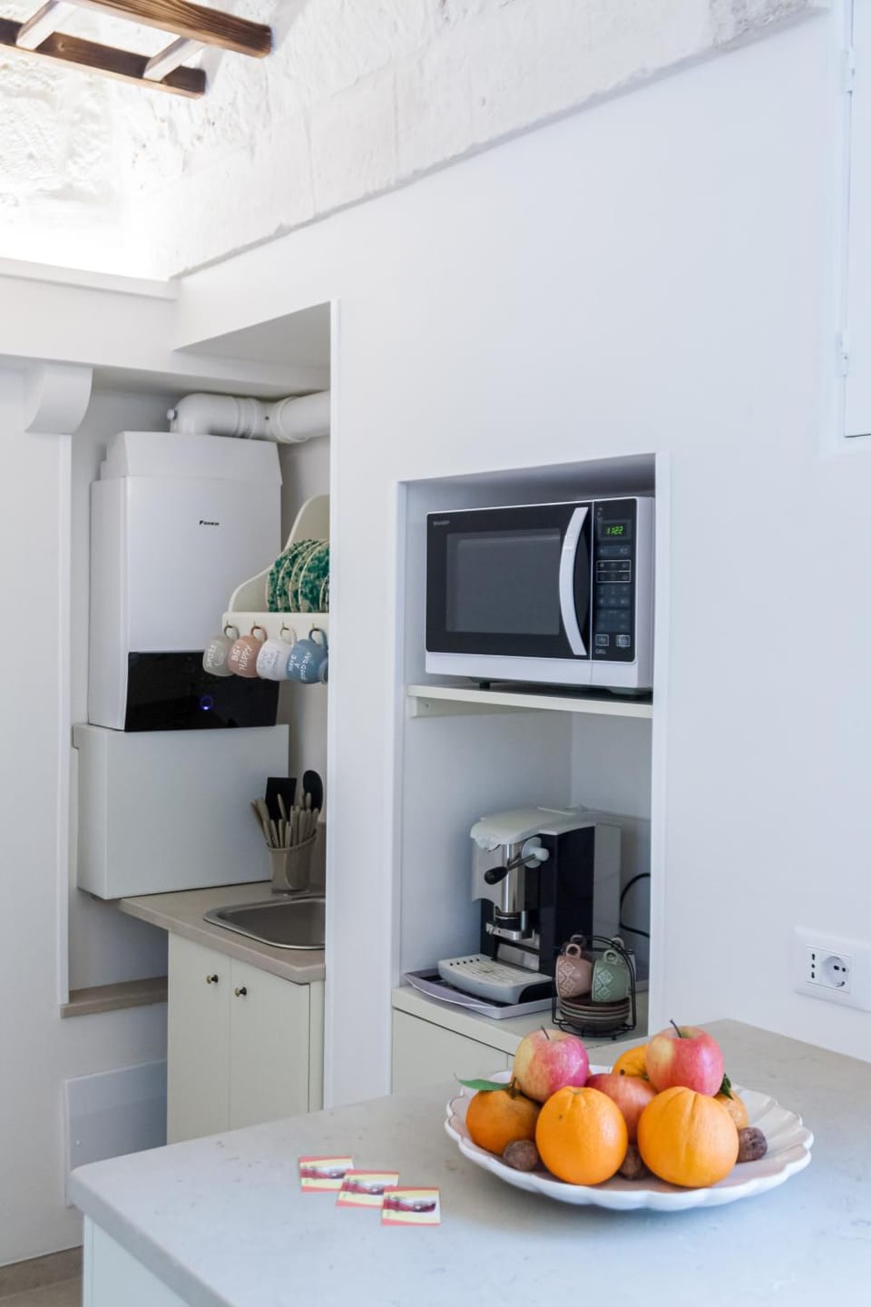 Coffee/tea facilities, Kitchen or kitchenette, oven