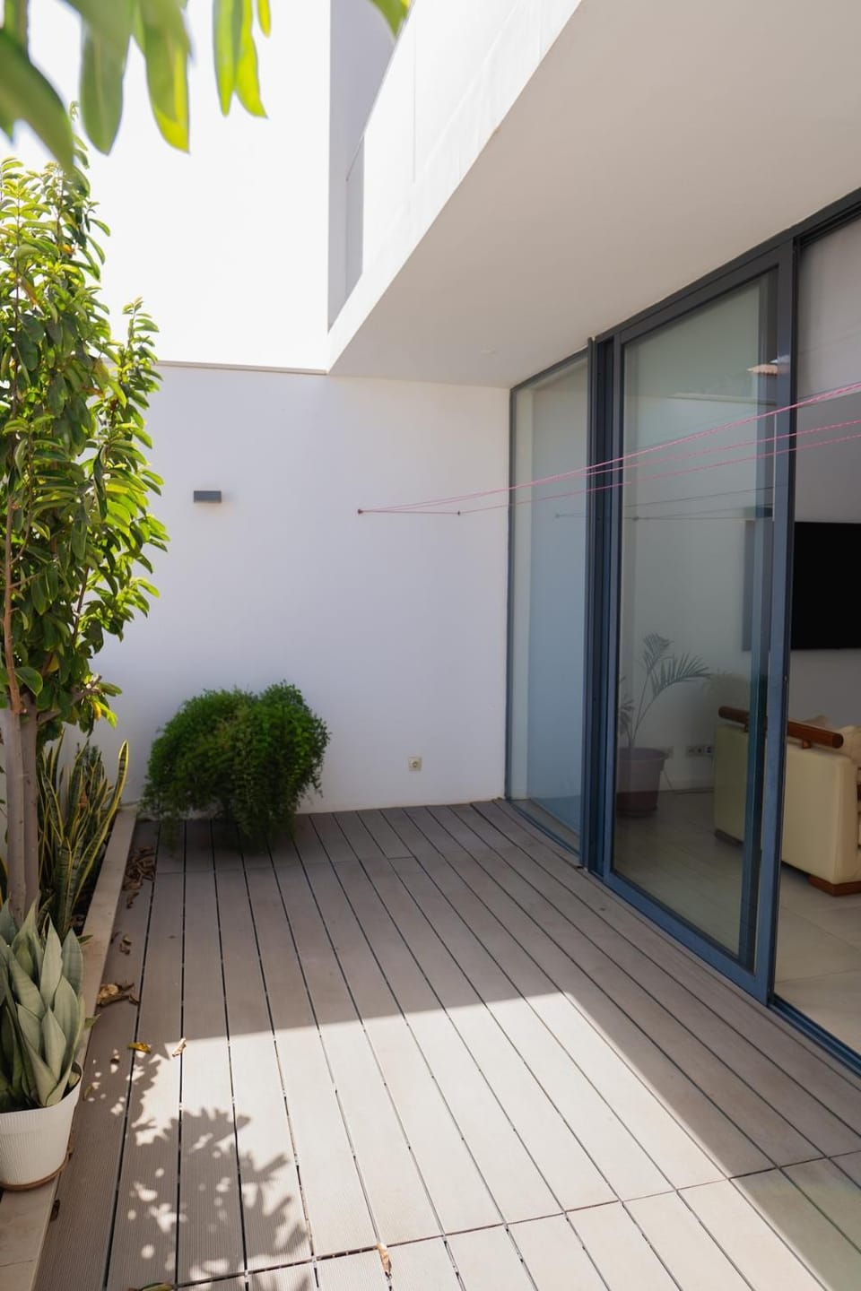 Patio, Communal lounge/ TV room, Day, TV and multimedia, View (from property/room), Balcony/Terrace