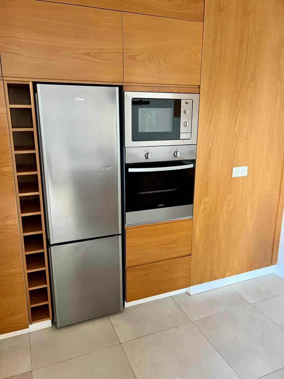 Kitchen or kitchenette, oven, Internal: Not applicable to any particular room