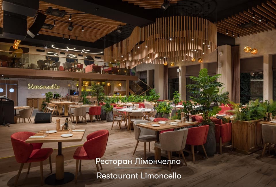 Restaurant/places to eat, Food and drinks, Banquet/Function facilities, Food