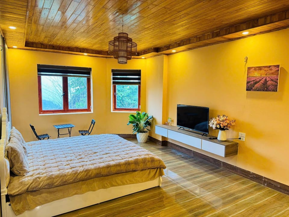 Communal lounge/ TV room, Bed, Bedroom