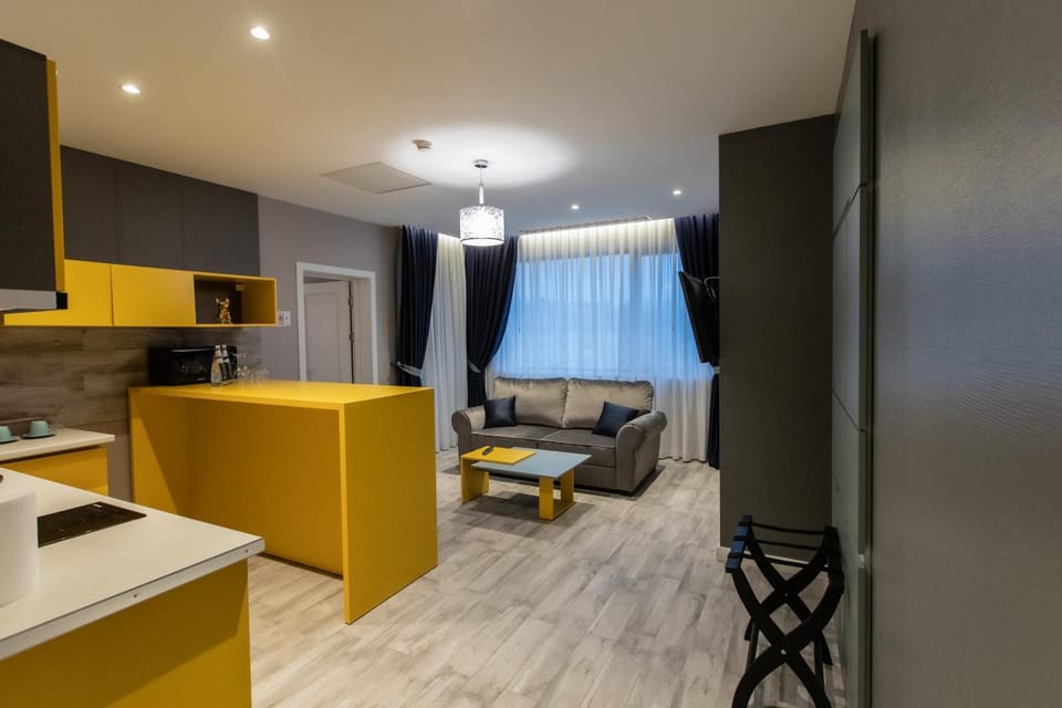 Kitchen or kitchenette, Living room