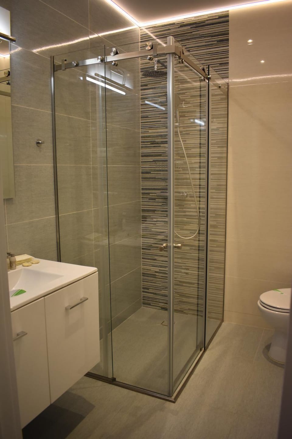 Shower, Toilet, Bathroom