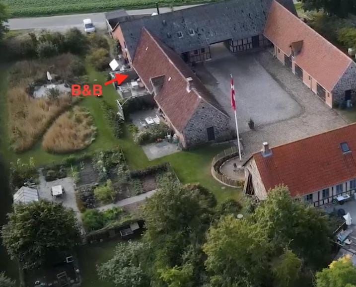 Property building, Bird's eye view, Garden, Garden view, Parking