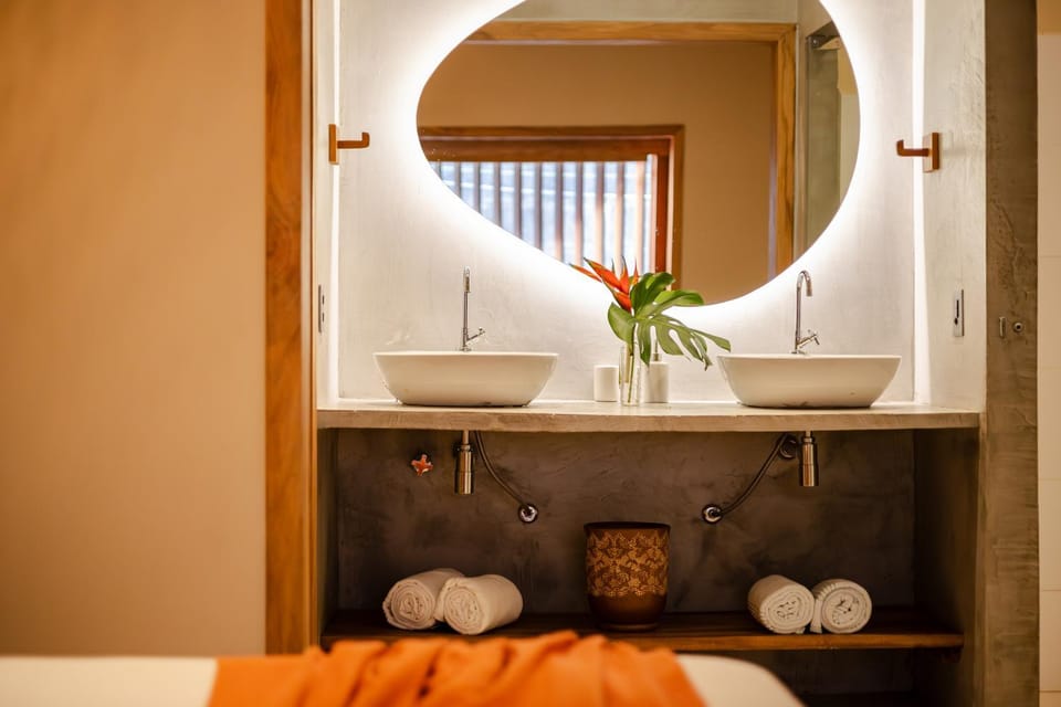 Bed, Bathroom, Photo of the whole room, Bedroom