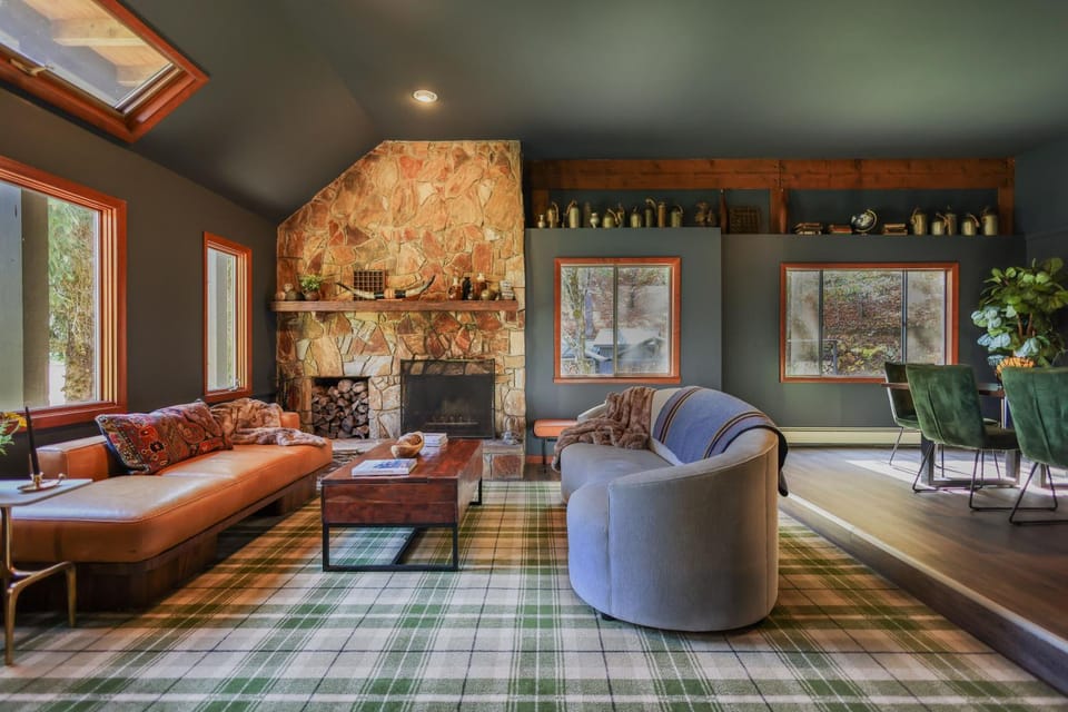 Outland Chalet & Suites Great Smoky Mountains Hotel in Swain County