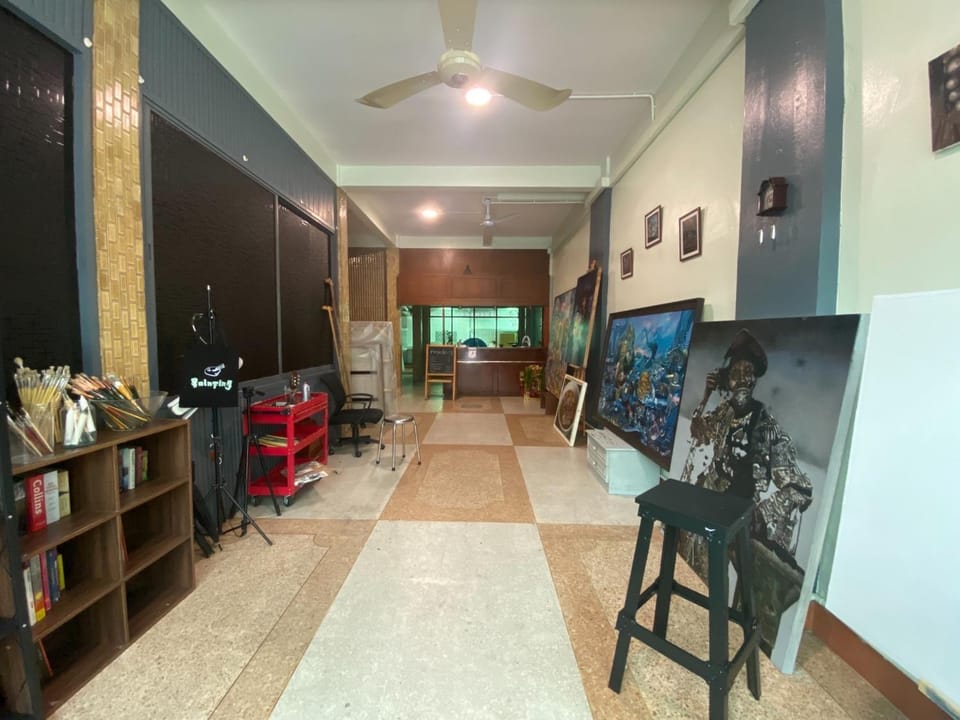 Communal lounge/ TV room