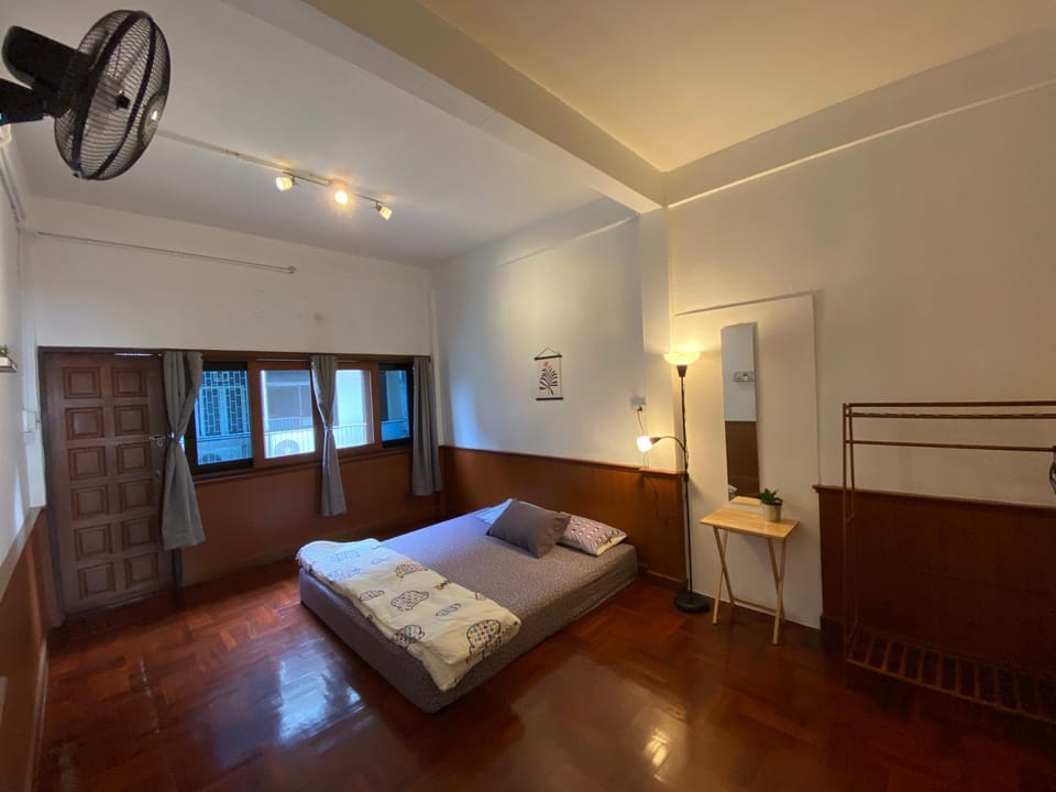 Bed, Photo of the whole room, Bedroom, fireplace