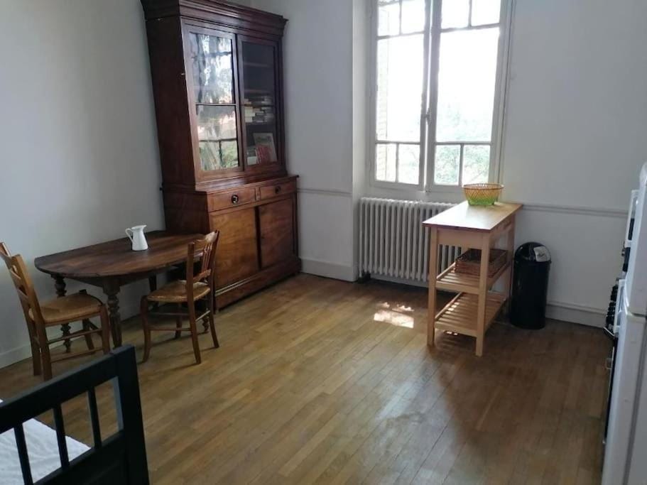 Appartement indépendant dans grande maison Apartment in Bourgogne-Franche-Comté