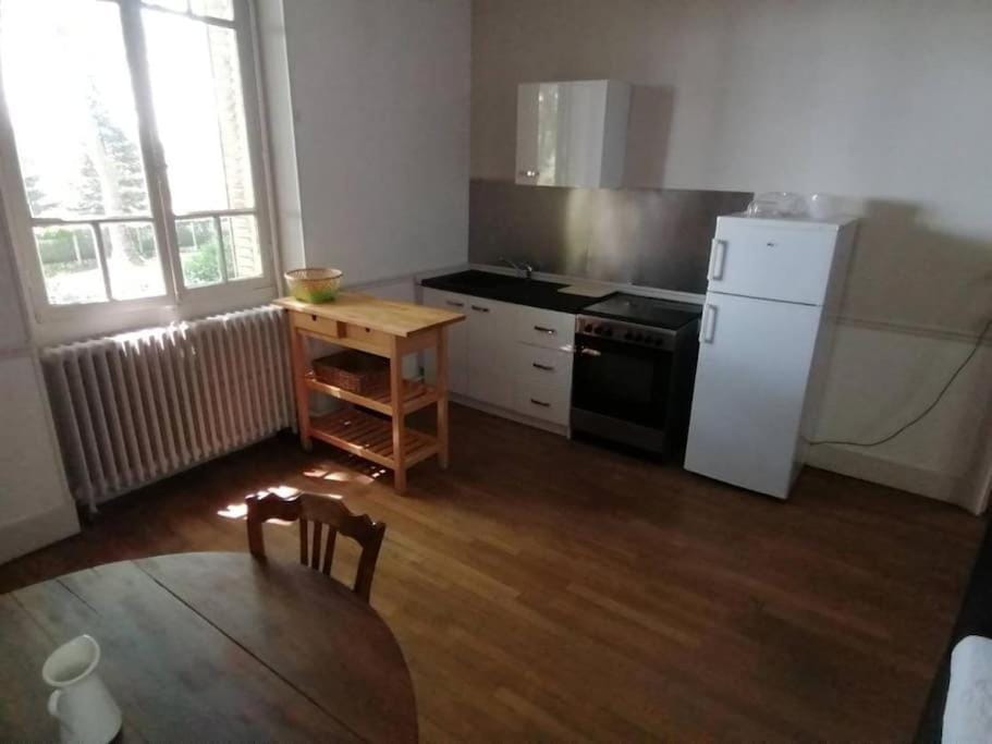 Appartement indépendant dans grande maison Apartment in Bourgogne-Franche-Comté
