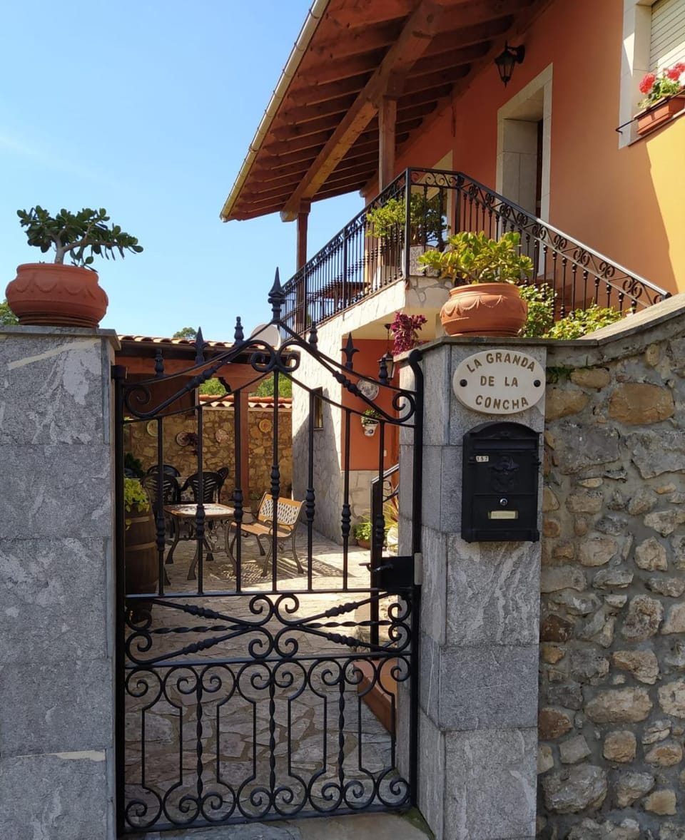 LA GRANDA DE LA CONCHA House in Asturias