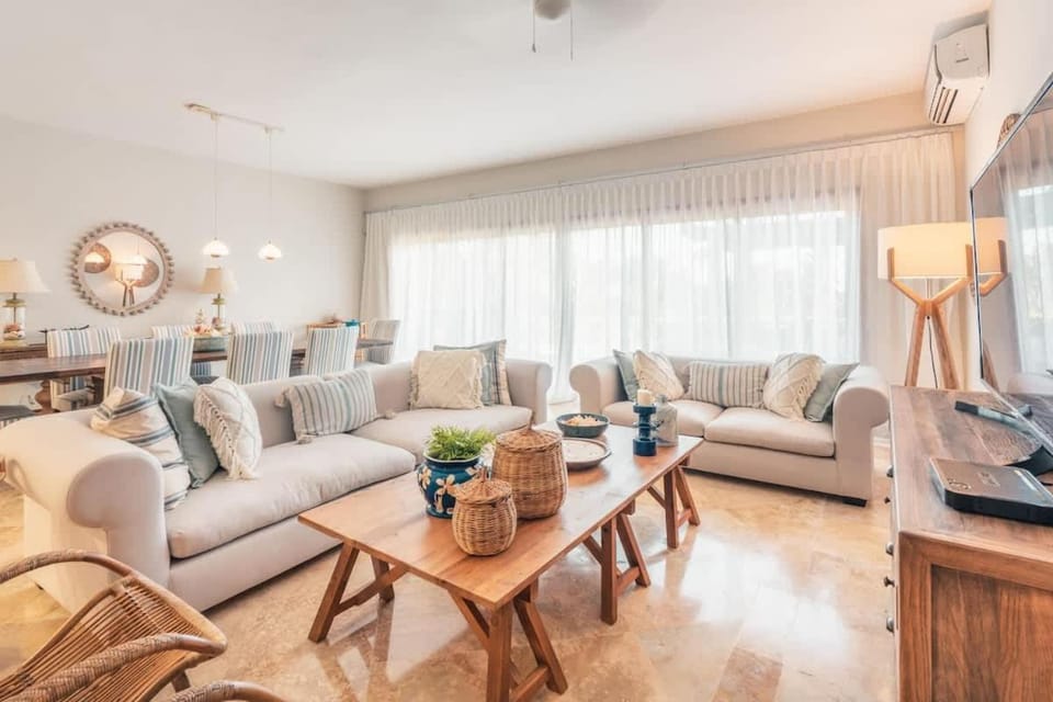 Seating area, Dining area, air conditioner