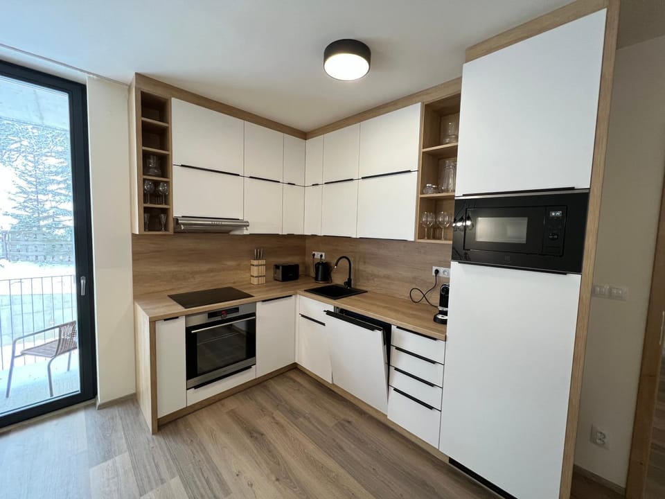 Coffee/tea facilities, Kitchen or kitchenette, dishwasher, microwave, minibar, oven, pet friendly, stove, toaster