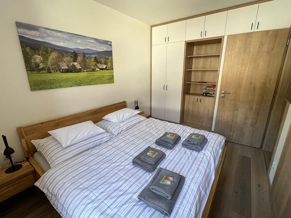 Bedroom, towels, wardrobe