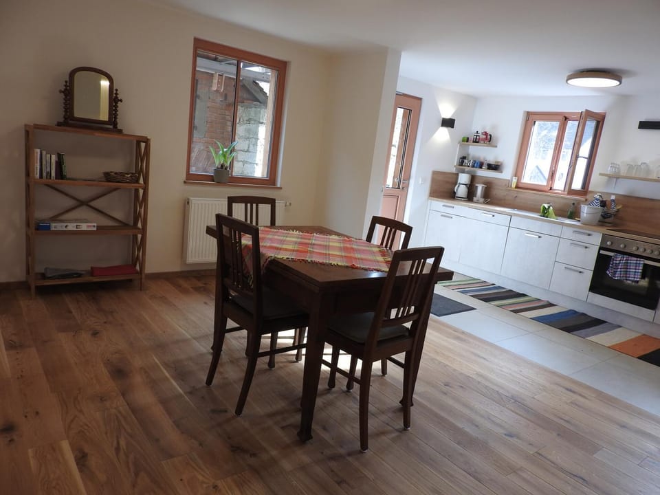 Kitchen or kitchenette, Seating area, Dining area