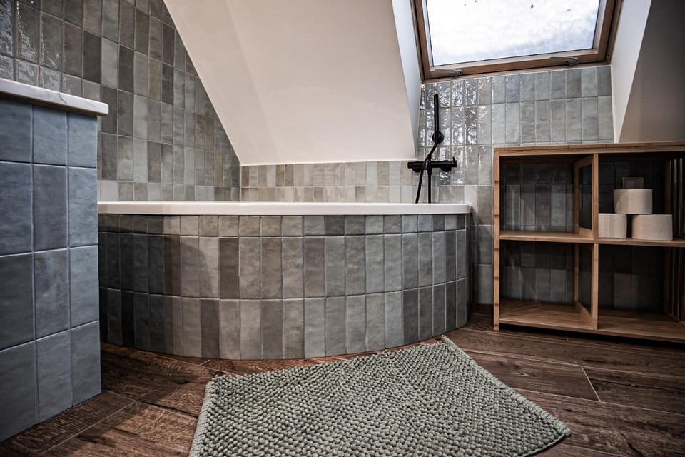 Bathroom, Bath